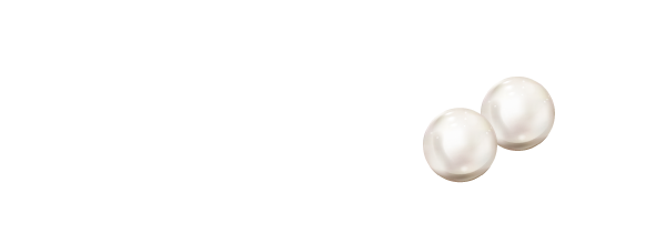 気になる目元や口元、首筋などに重ねづけを