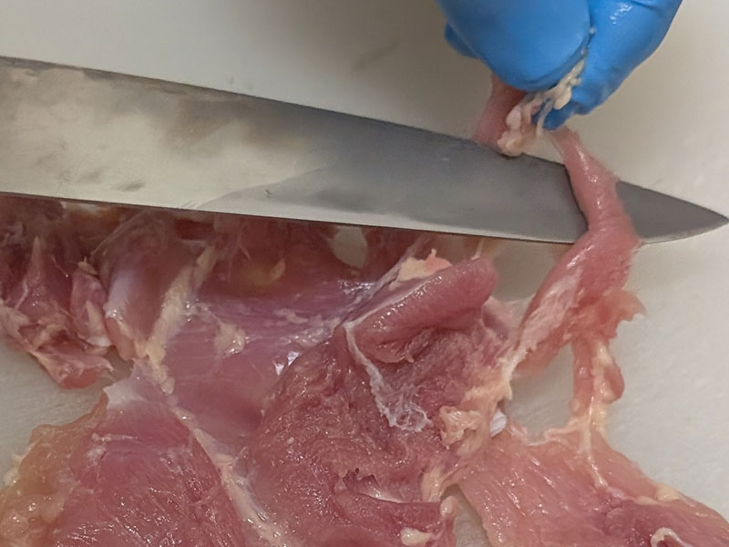 脂身やスジ、軟骨、血合いなどをできるかぎり除去