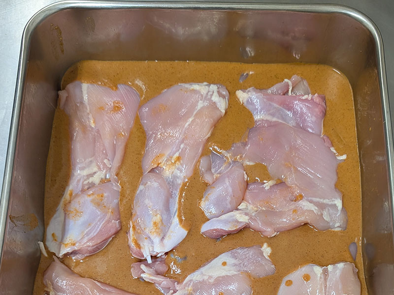 13種類のスパイスに加え、さまざまな素材の風味が溶け込んだリッチなソース